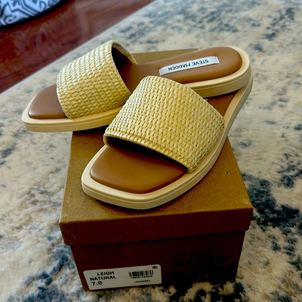 Steve Madden Leigh Natural flat sandals